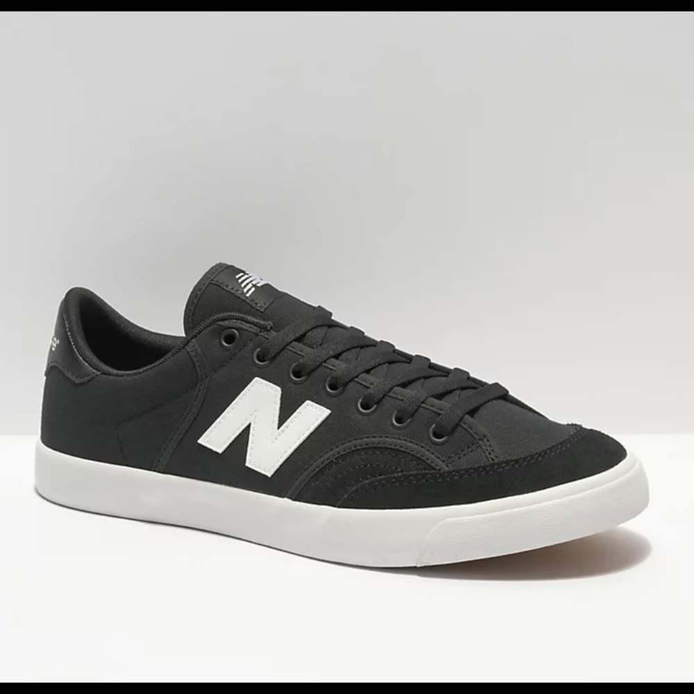 New Balance Numeric 212 Black & White Skate Shoes in Men’s size 7/Women’s size 9